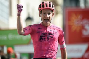 Magnus Cort ăn mừng chiến thắng trong chặng 19 giải Vuelta a Espana 2021