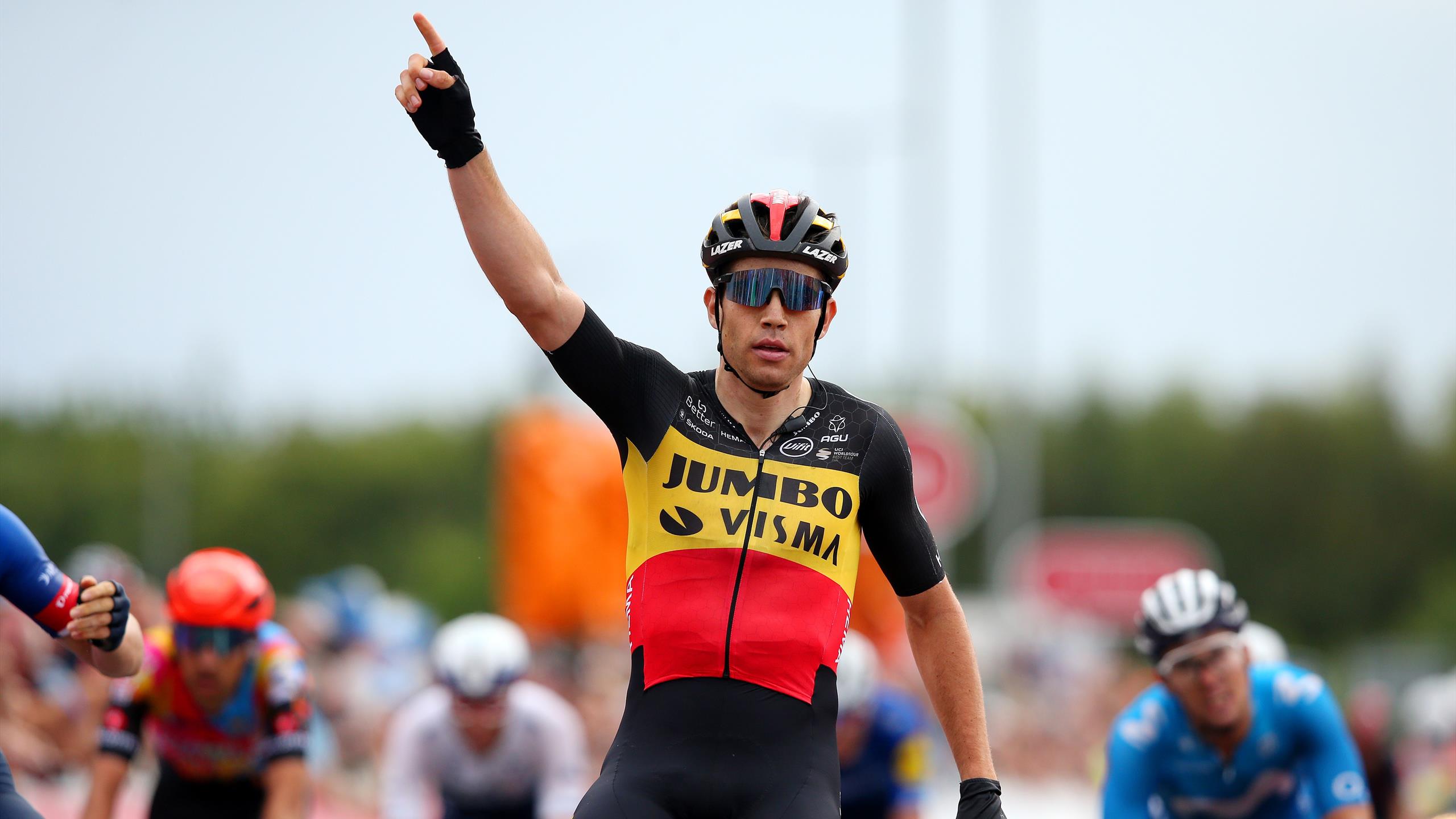 Wout Van Aert gặp nhiều bất lợi ở chặng 5 giải Tour of Britain 2021