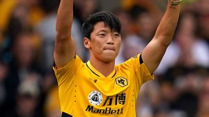 Hwang Hee-chan ghi bàn trong trận ra mắt Ngoại Hạng Anh